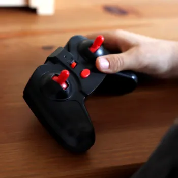 Bezpieczne auto RC dla dzieci od 3 roku życia.