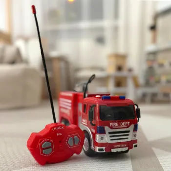 Realistyczne efekty dźwiękowe i świetlne w wozie strażackim