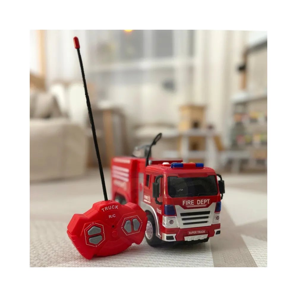 Realistyczne efekty dźwiękowe i świetlne w wozie strażackim