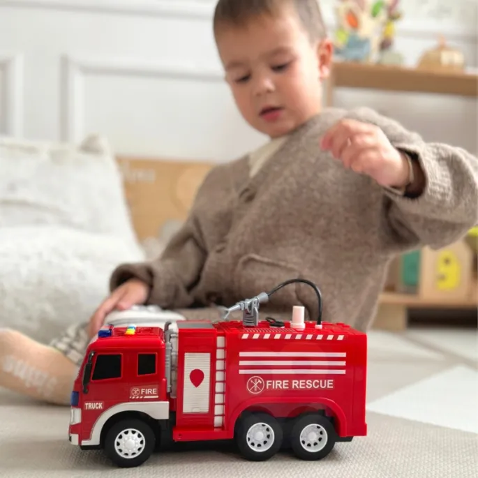 Interaktywna zabawa z zdalnie sterowanym autem strażackim