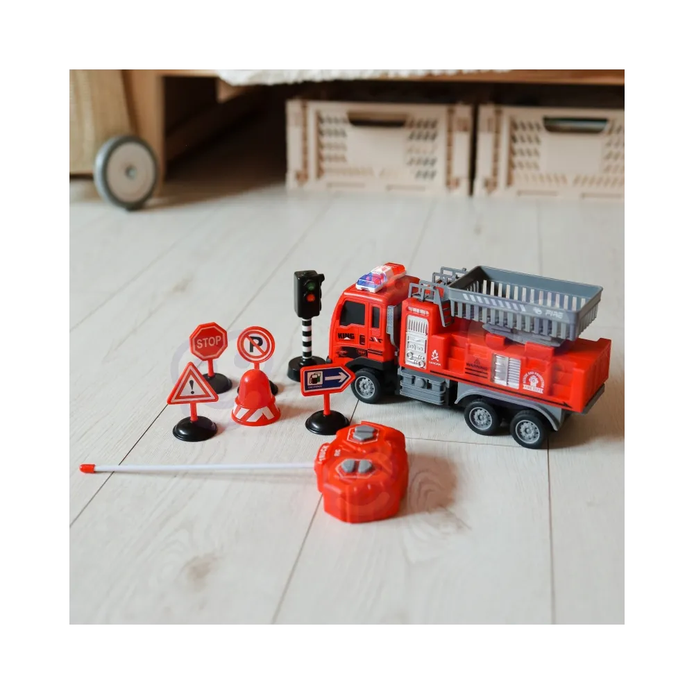 zestaw wozu strażackiego z akcesoriami drogowymi
