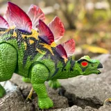 Interaktywny dinozaur z efektami świetlnymi