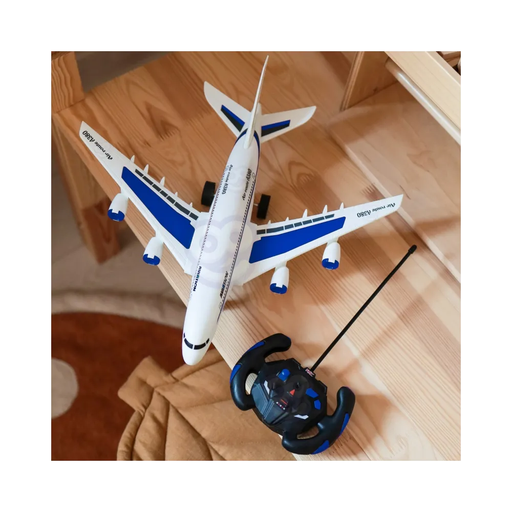 Solidny samolot zdalnie sterowany dla młodych pilotów