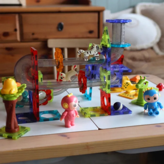 Zwierzęcy raj z klocków 104 el.