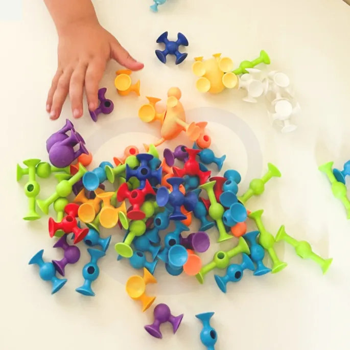 Interaktywne zwierzaki z klocków konstrukcyjnych WOOPIE