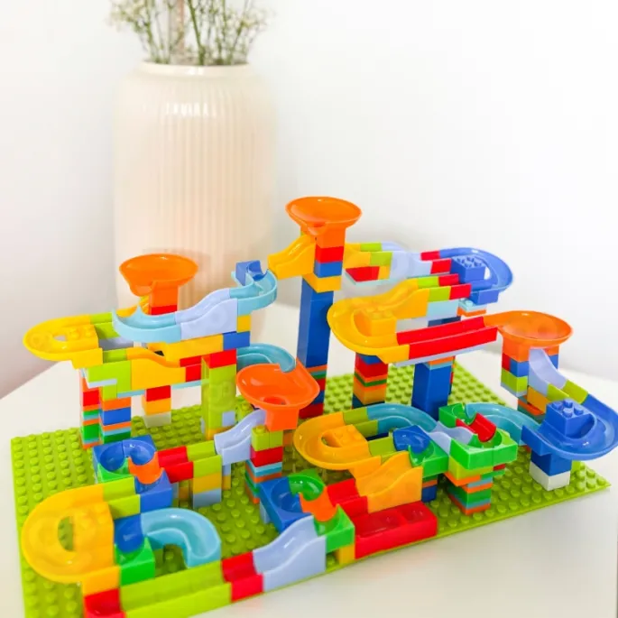 Zestaw konstrukcyjny WOOPIE rozwijający umiejętności motoryczne