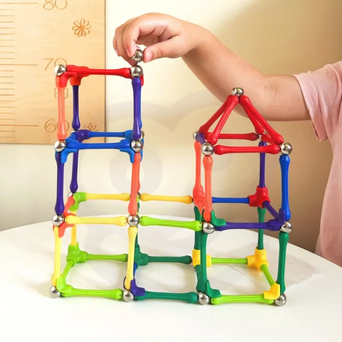 Zestaw klocków 110 el. z kolorowymi instrukcjami budowania