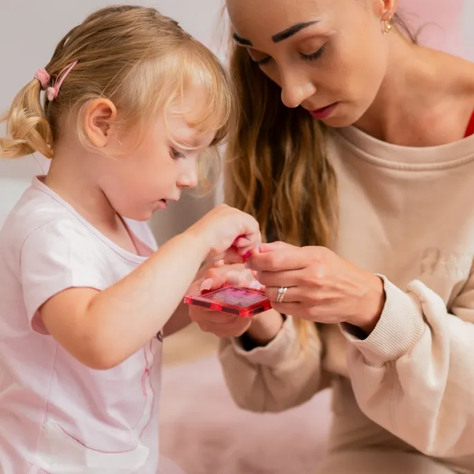 Zestaw klocków z magnesami dla małych budowniczych