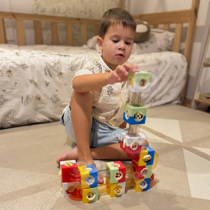 Wielopoziomowy kulodrom dla małych inżynierów