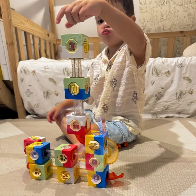 Kolorowe kulki w torze kulkowym Woopie