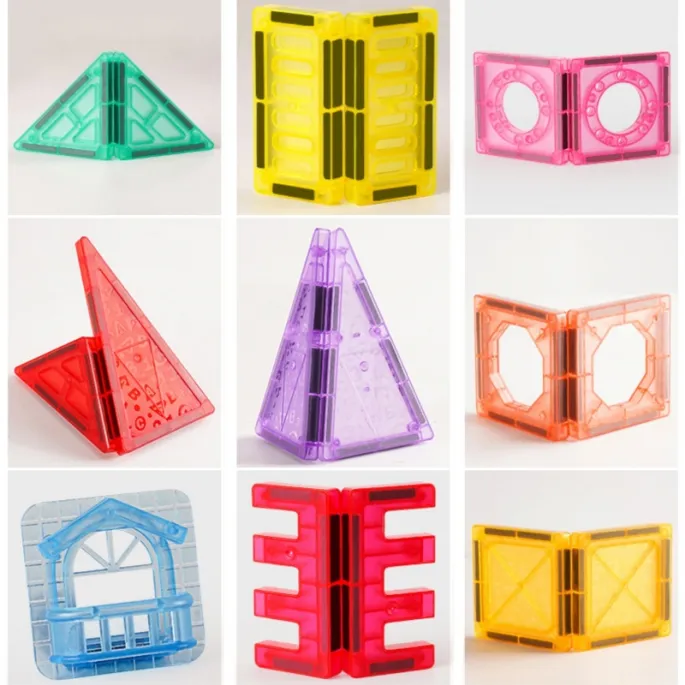 Zbliżenie na zestaw 110 elementów magnetycznych klocków edukacyjnych