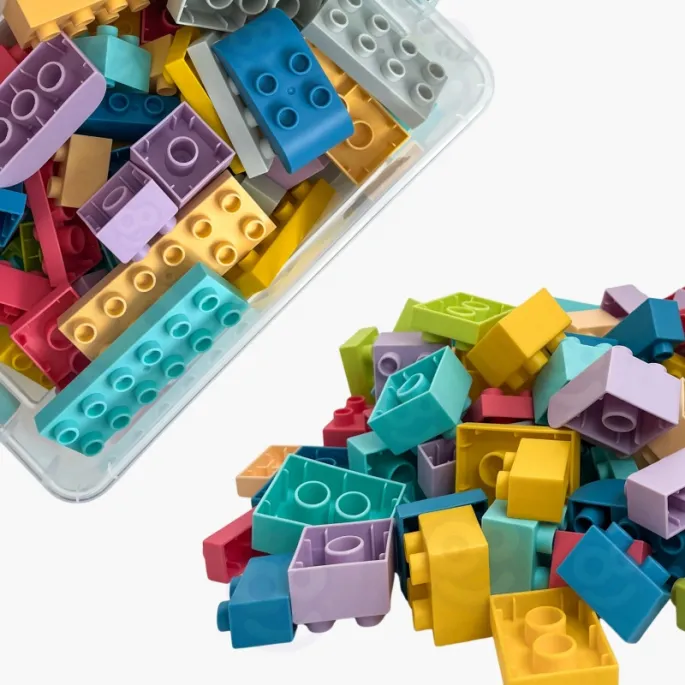 Klocki dla dzieci w różnych kształtach i kolorach