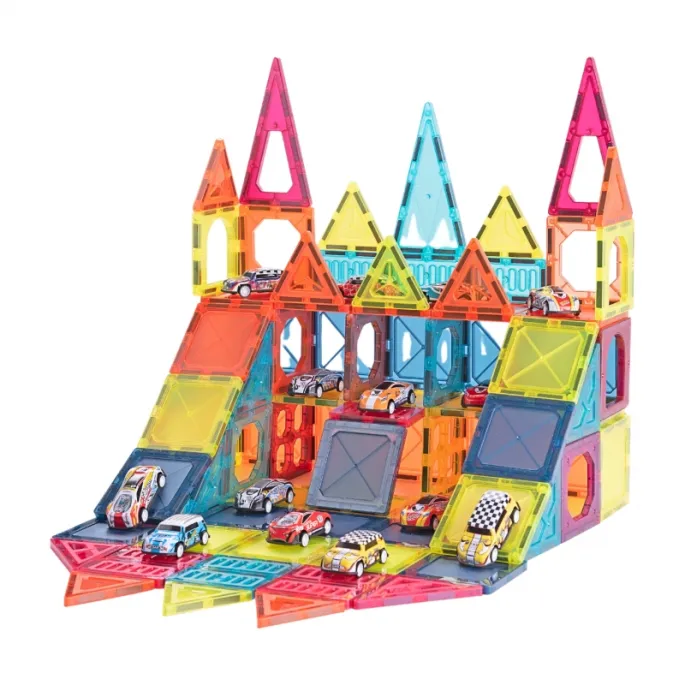 Parking wykonany z kolorowych klocków magnetycznych