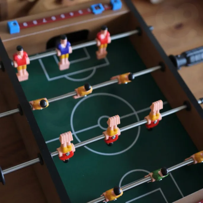 stół piłkarzyki mini z 12 piłkarzami