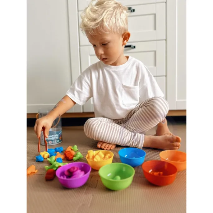 Figurki morskich zwierząt w kolorowym sorterze