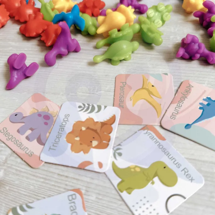 Edukacyjna zabawa z dinozaurami dla dzieci powyżej 3 lat.