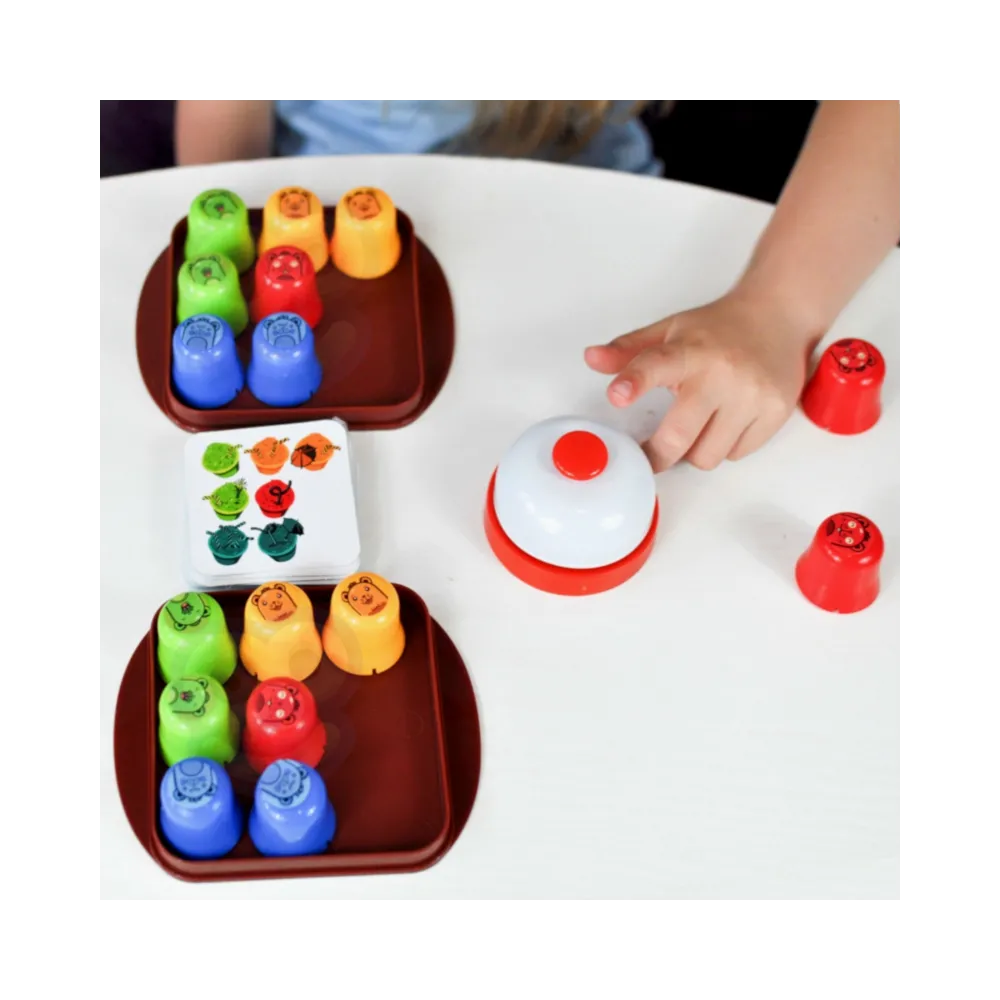 Dziecko grające w strategię WOOPIE IQ w podróży