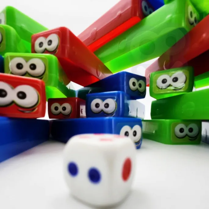 Klocki z oczami do gry zręcznościowej dla 2-4 graczy