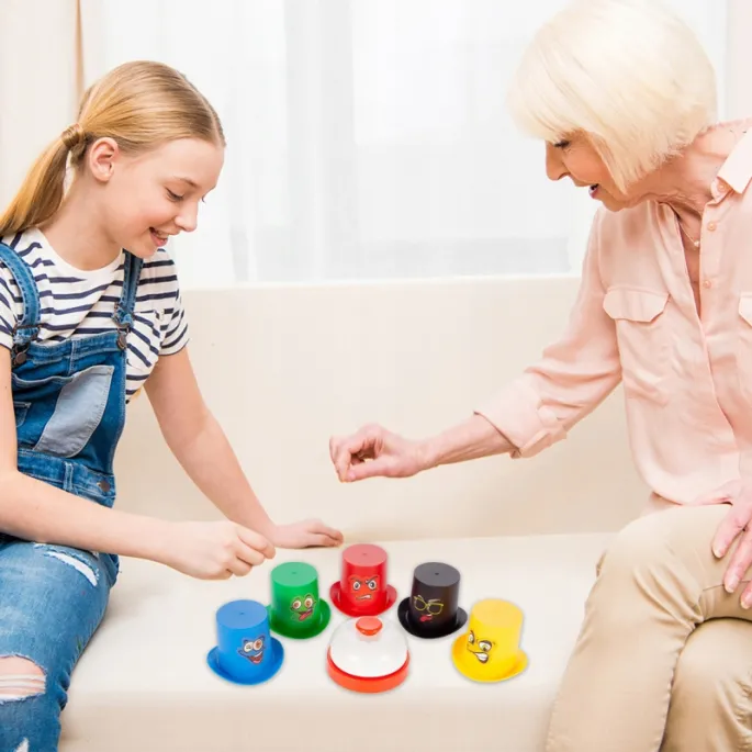 Emocjonująca zabawa z dzwonkiem i kartami