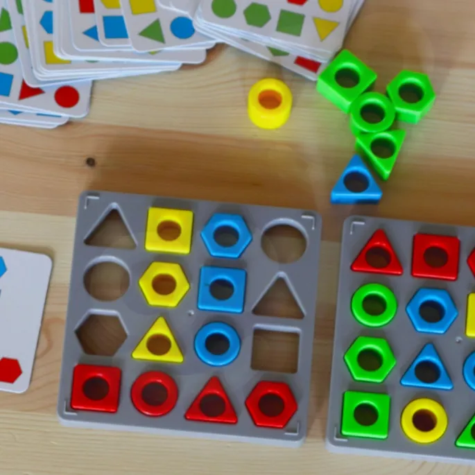 Kolorowe figury geometriczne do nauki kształtów.