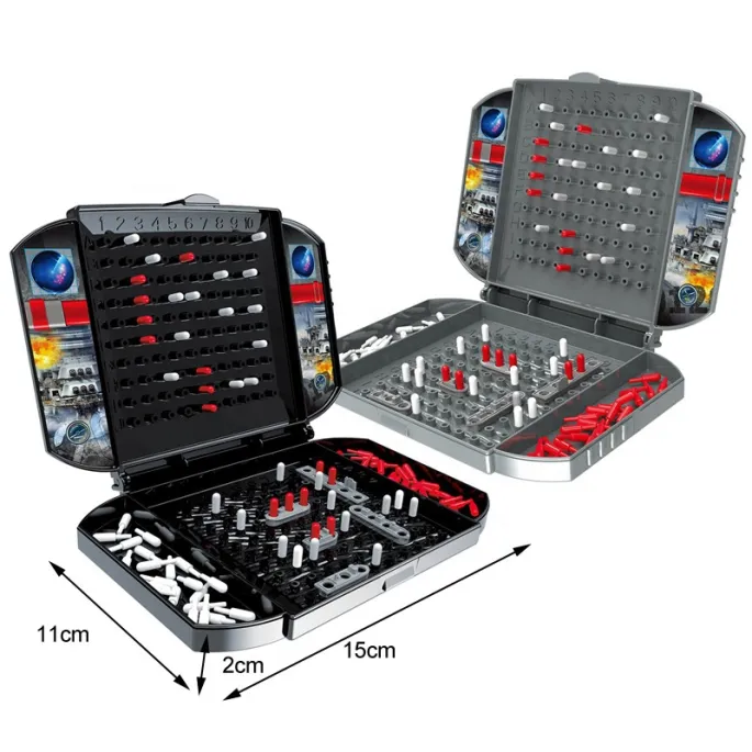 Zestaw do gry z walizkami i statkami morskimi.