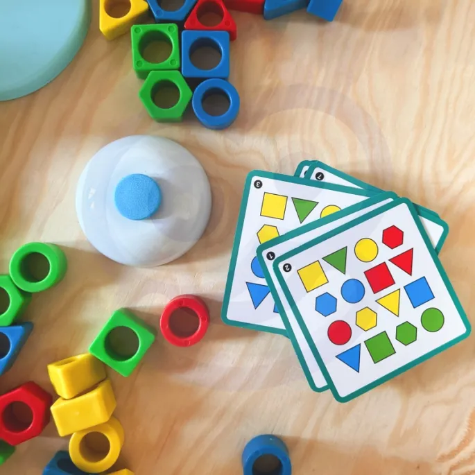 Plansza dinozaura dla dzieci do układania kształtów