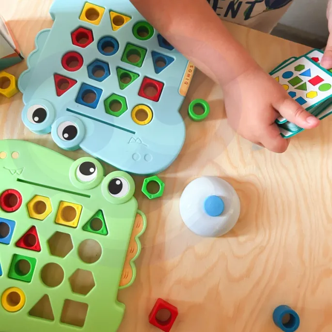 Karty do gry zręcznościowej Montessori z dinozaurami