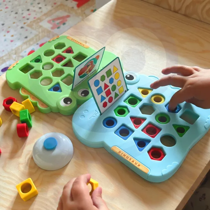 Fajne kolory w układance Montessori dla przedszkolaków