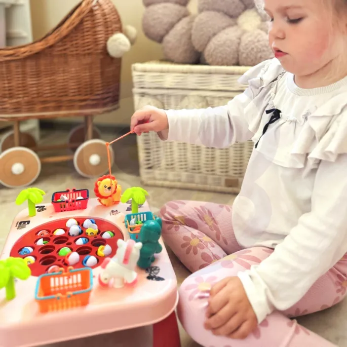 Stolik do gry dla całej rodziny