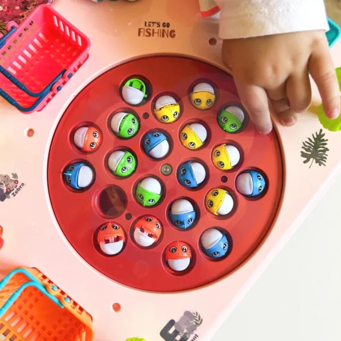 Funkcjonalny stół do łowienia rybek