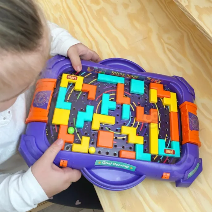 Kulki w labiryncie - precyzyjna gra dla małych strategów