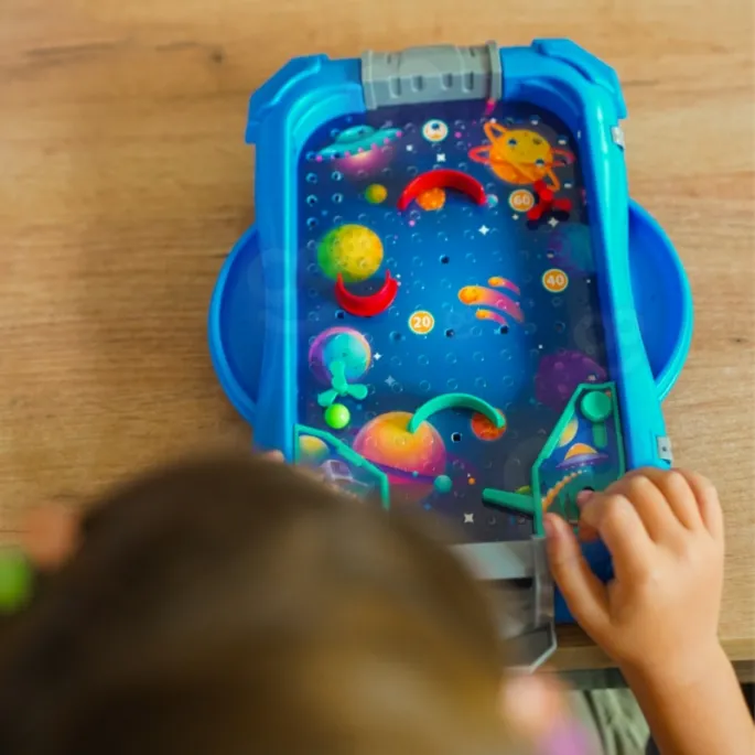 Zabawa rozwijająca koordynację ręka-oko.