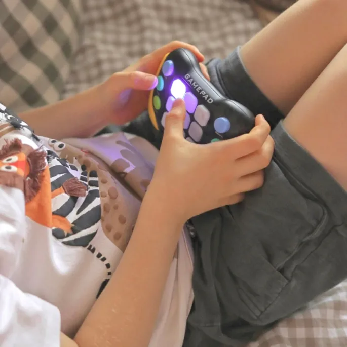 Interaktywny gamepad Pop-It rozwijający zdolności manualne