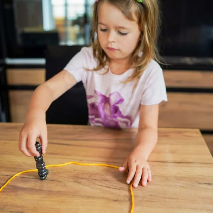 Strategiczna gra rodzinna z magnesami