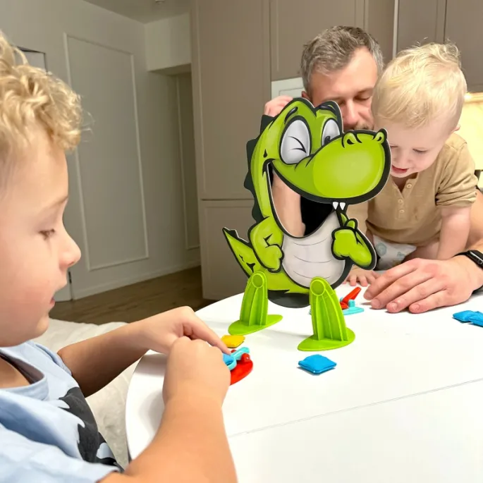 Zestaw do gry 'Głodny Dinozaur' z woreczkami