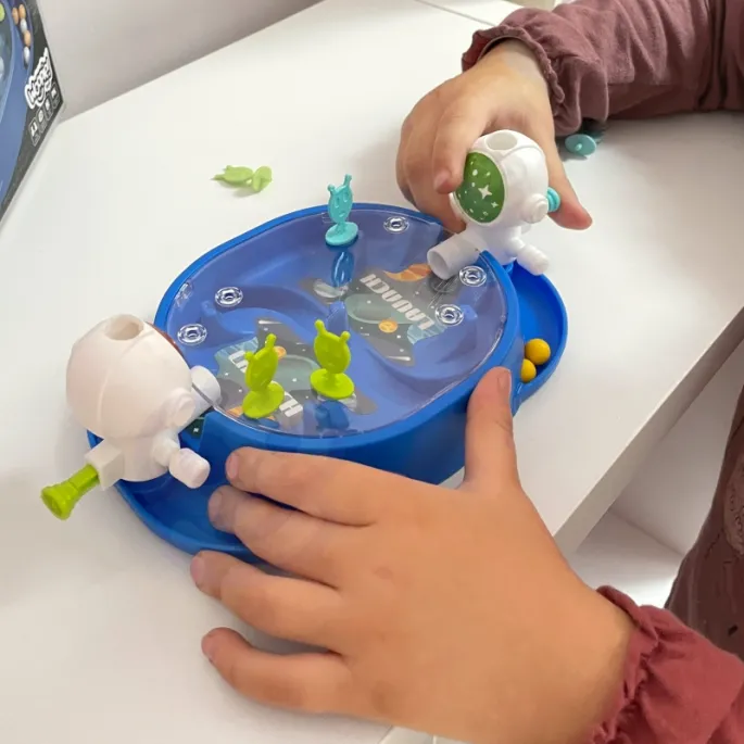 Kolorowa plansza do gry zręcznościowej Bitwa UFO