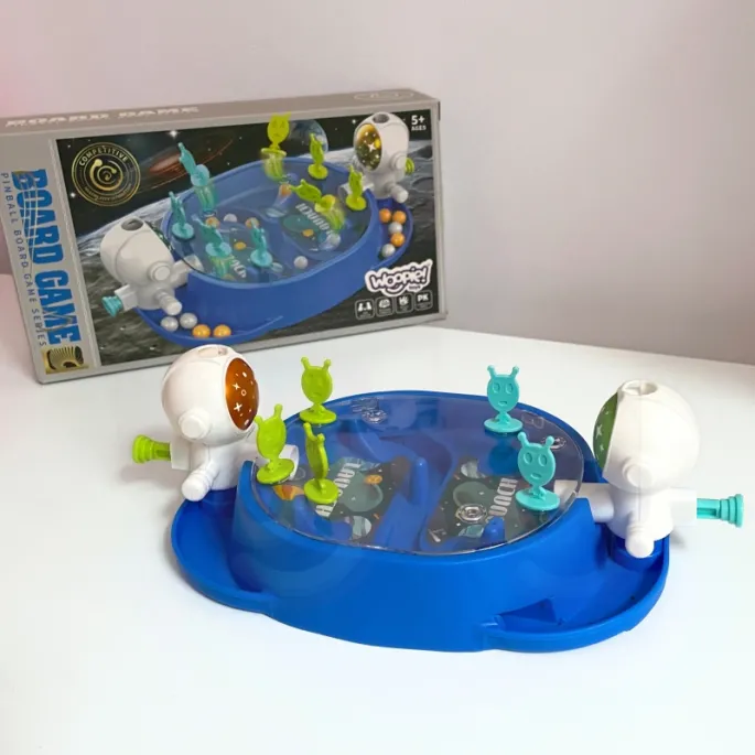 Astronauta z wyrzutnią kulek w Bitwie UFO