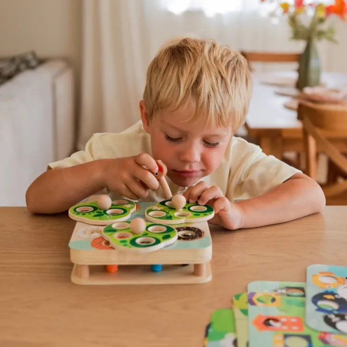 Magnetyczny dzięcioł do zabawy