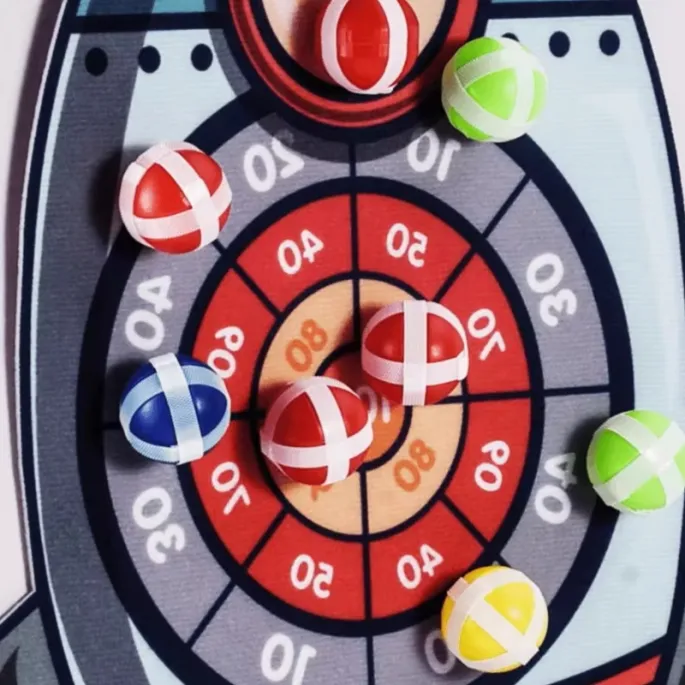 Rzutki na rzepy rozwijające koordynację ręka-oko.