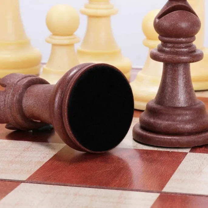 Solidne pionki do szachów i warcabów na planszy magnetycznej