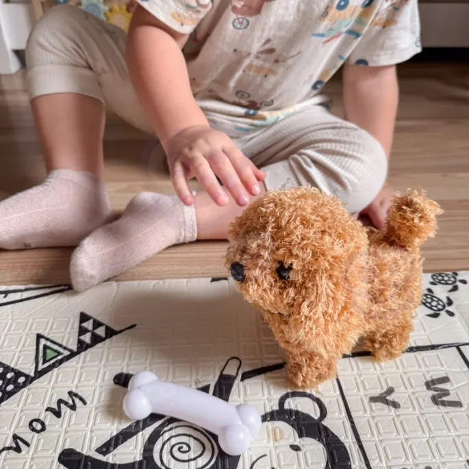 Piesek Woopie z kością - idealny przyjaciel dla dzieci