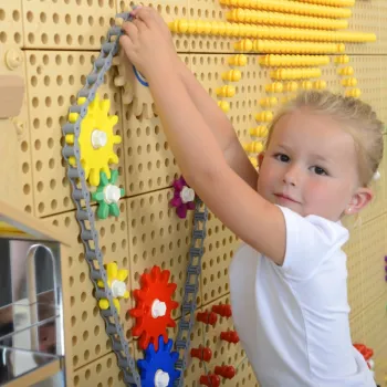 MASTERKIDZ Koła Zębate Zbuduj Własny Mechanizm - Tablica Naukowo-Kreatywna STEM