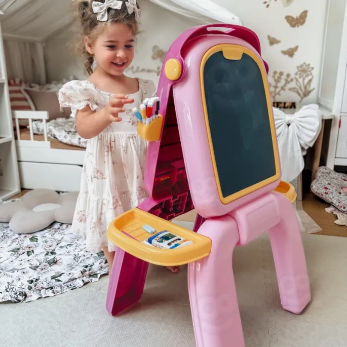 Kolorowa tablica 2w1 z akcesoriami do rysowania i pisania.