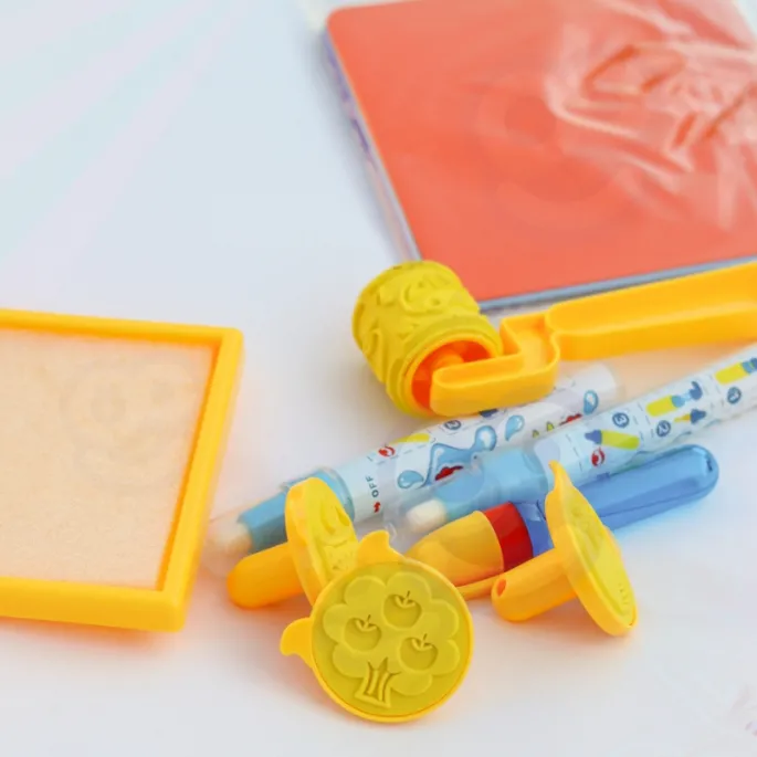 Zestaw do malowania XXL z motywem dinozaurów dla najmłodszych.