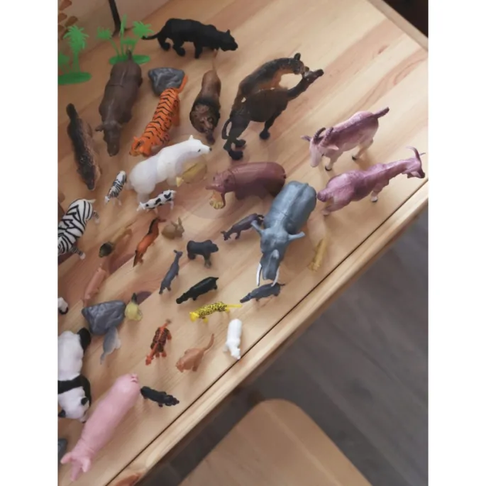 Zestaw 58 figur zwierząt i roślin