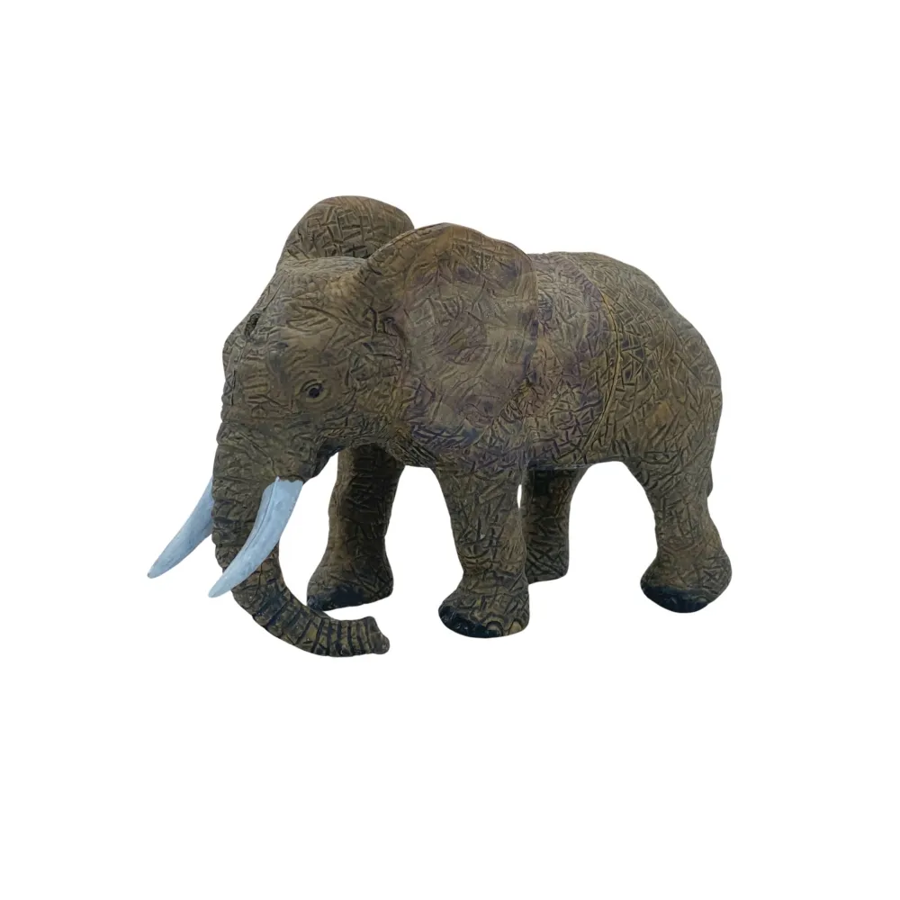 Interaktywna zabawa z zestawem figurek safari