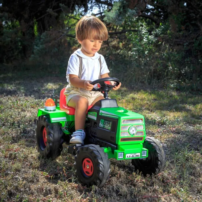 Stabilny traktor INJUSA idealny dla małych kierowców