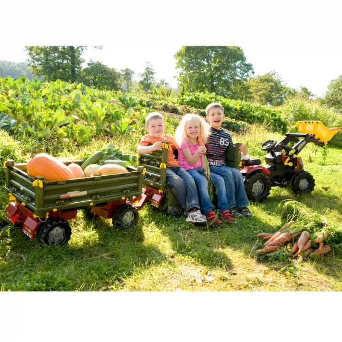 Trwała i stabilna przyczepa 3 osie do transportu zabawek.