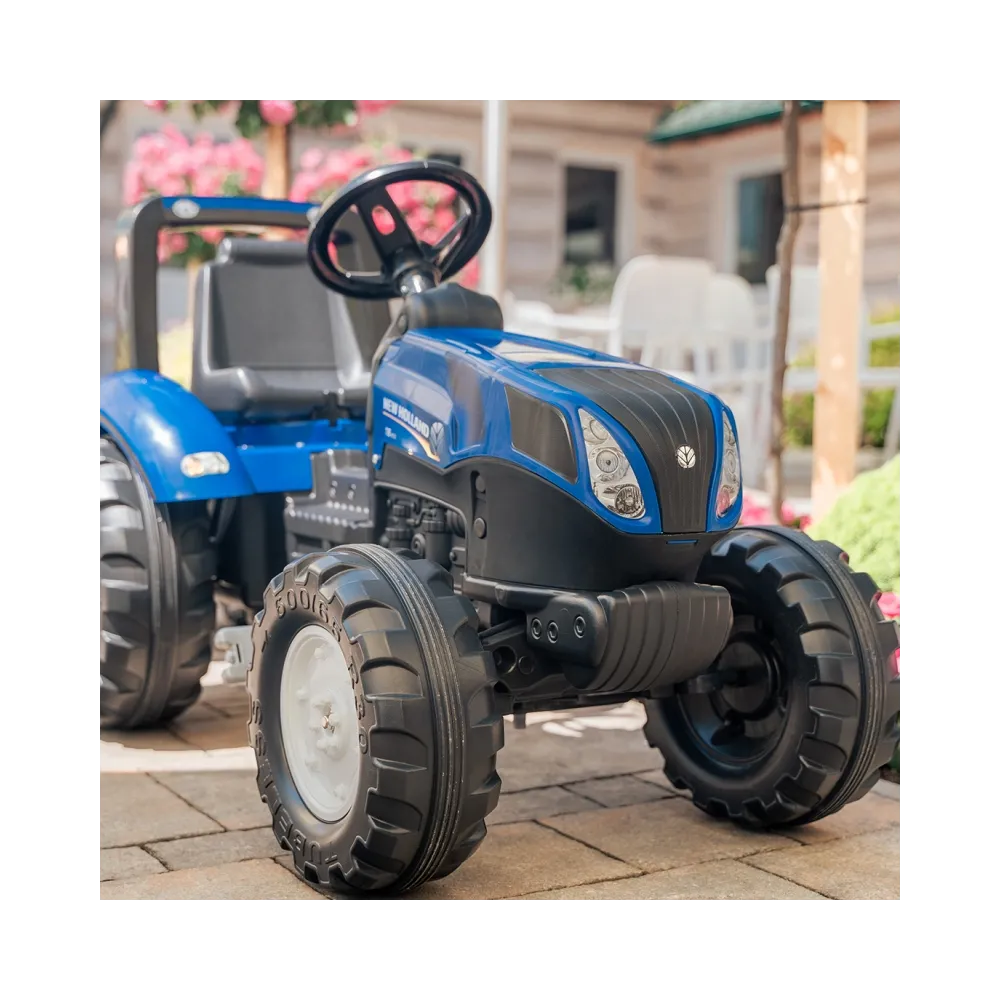 Traktor FALK z odczepianą przyczepką i stabilną konstrukcją