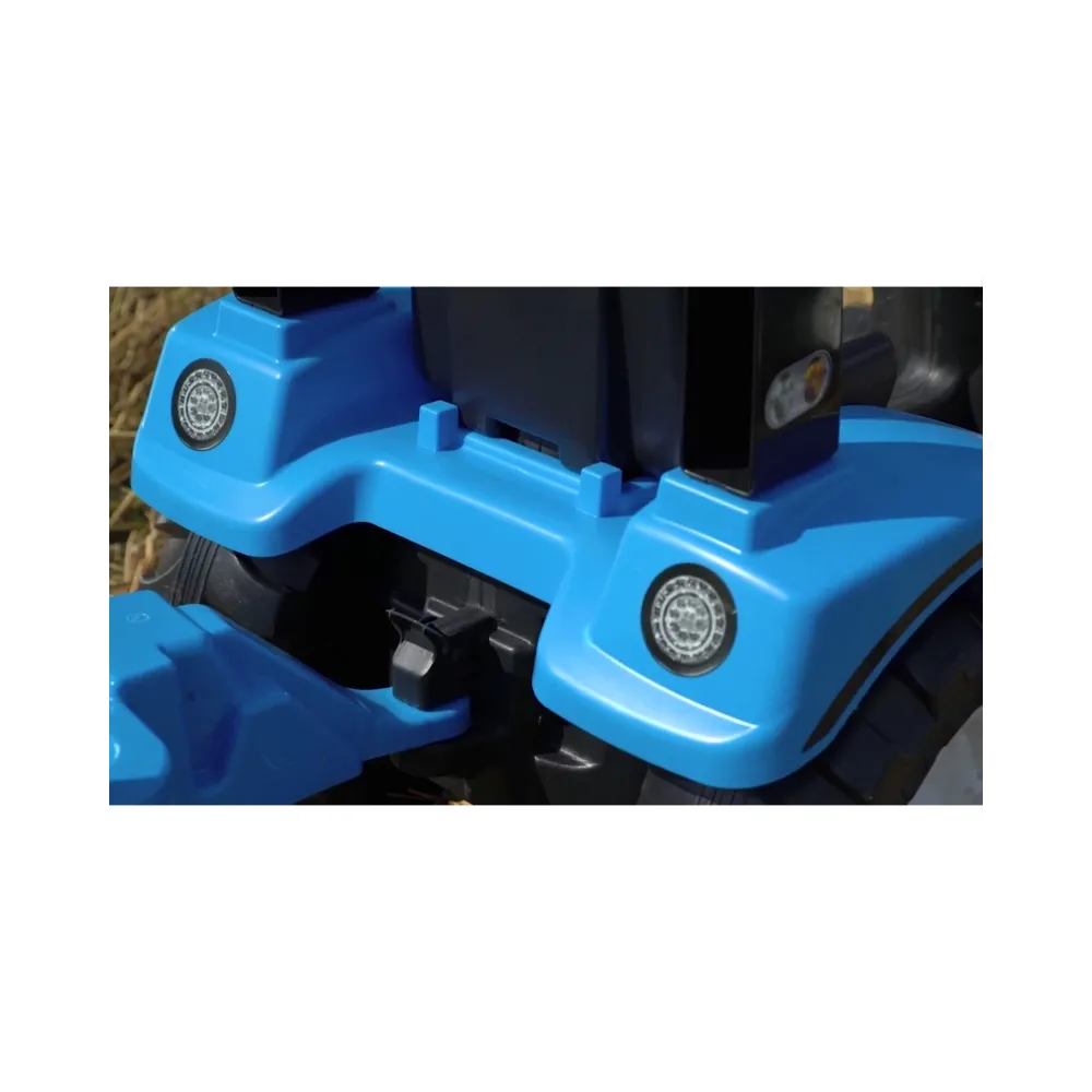 Traktor z przyczepką dla małych traktorzystów